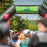 Portail de départ du Trail du Coureur des Bois de Duchesnay.