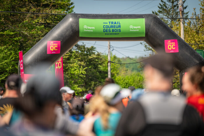 Portail de départ du Trail du Coureur des Bois de Duchesnay.